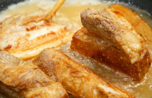 Bí quyết chiên thịt heo giòn tan, không bị nổ văng dầu