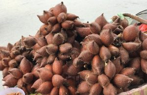 Hoa quả Thái tràn ngập, giá cao ngất ngưởng vẫn hút khách