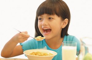 Dinh dưỡng cho học sinh ôn thi trong những ngày nắng nóng, oi bức