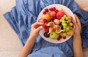 Ăn mấy loại trái cây này là đẹp khỏi dùng mỹ phẩm