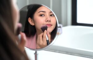 Mẹo trang điểm 5 phút đẹp bất ngờ cho người đi làm buổi sáng